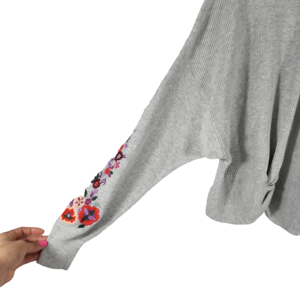 EXPRESS Coldshoulder Embroidered Knit Swester Size XS Relaxed Fit. - Picture 8 of 8